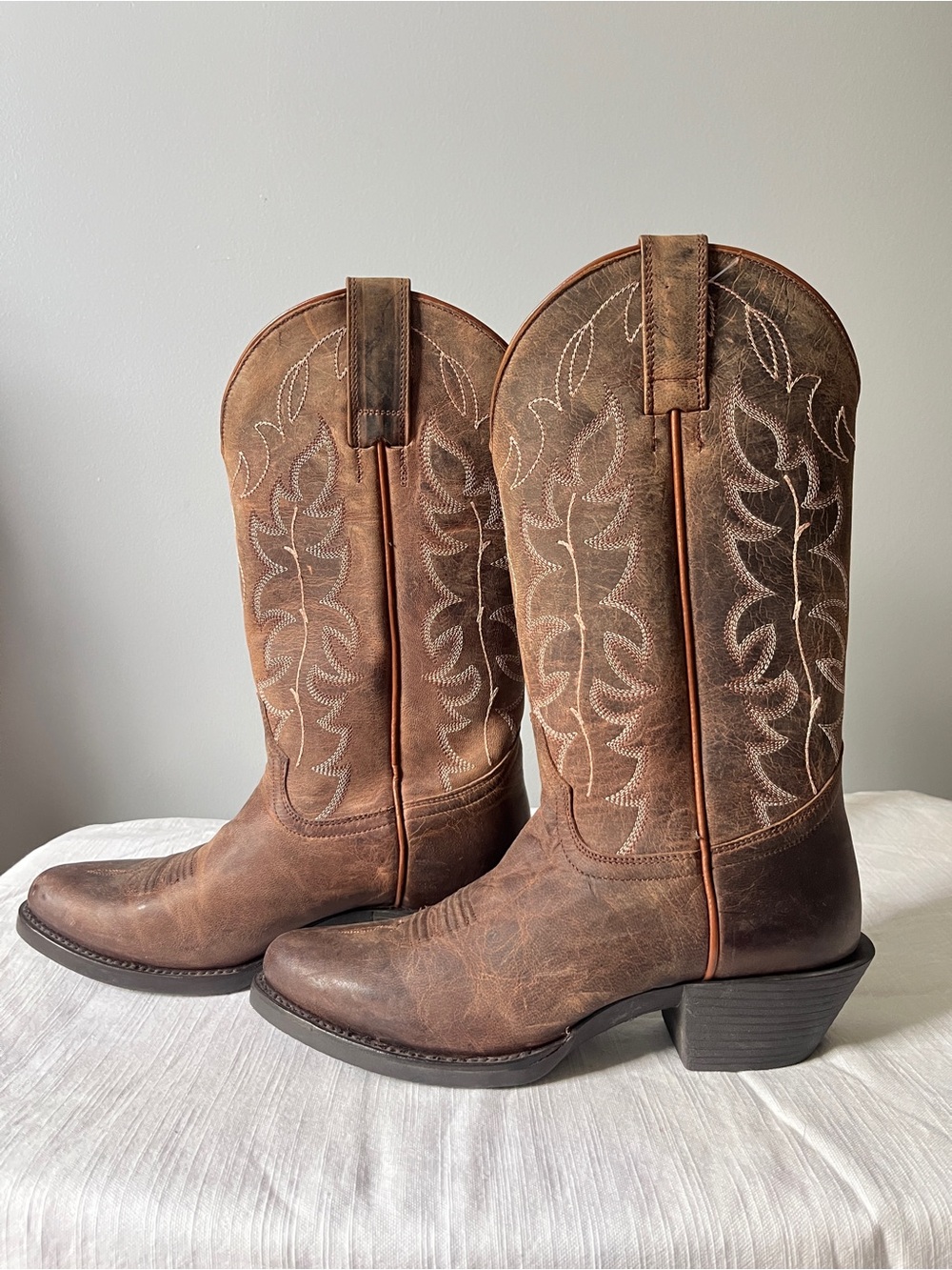 Shyanne Distressed Brown Embroidered Women Cowboy Boots Size 7